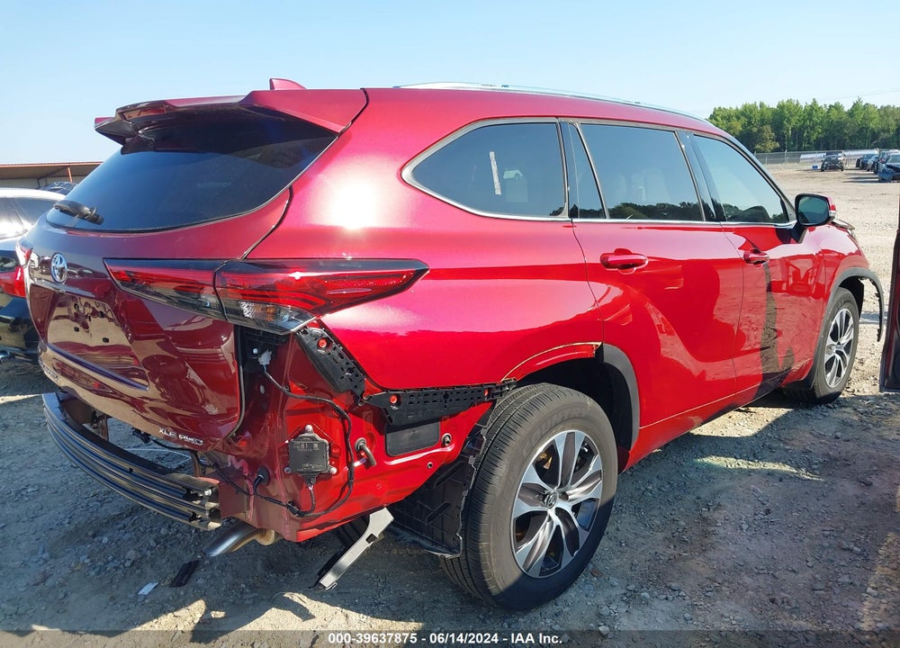 2021 TOYOTA HIGHLANDER XLE VIN: 5TDGZRBH4MS138476