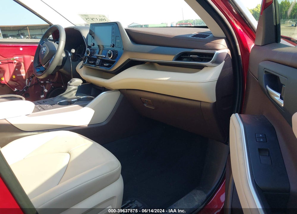 2021 TOYOTA HIGHLANDER XLE VIN: 5TDGZRBH4MS138476