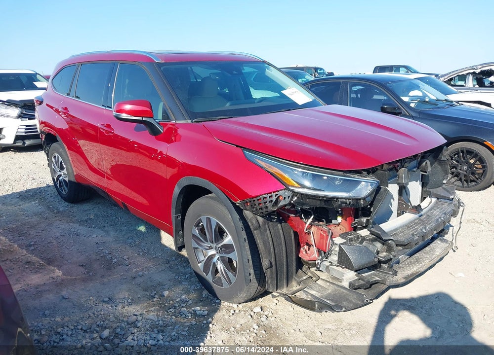 2021 TOYOTA HIGHLANDER XLE VIN: 5TDGZRBH4MS138476