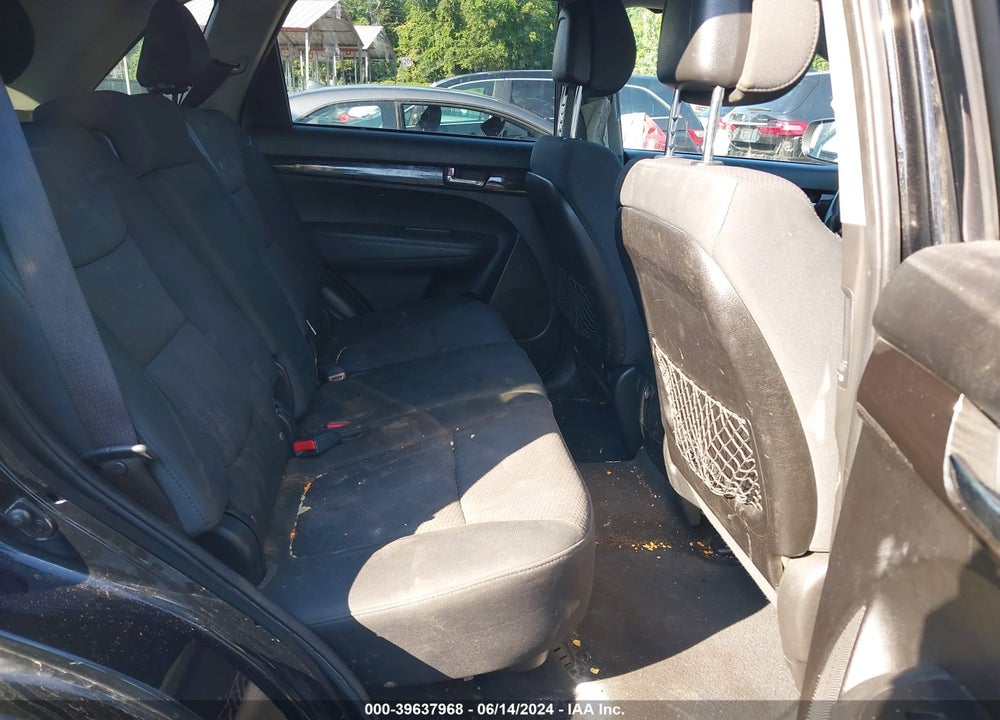 2011 KIA SORENTO LX VIN: 5XYKT3A12BG187117
