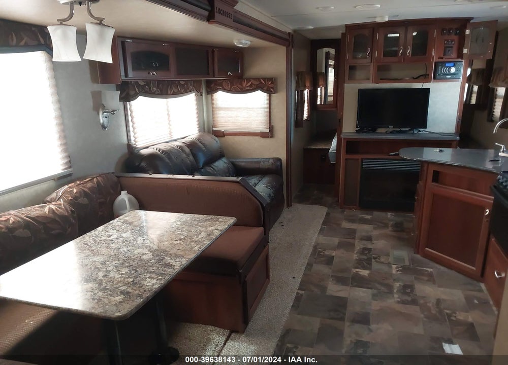2015 FOREST RIVER LACROSSE VIN: 5ZT2LCXB1FB005678