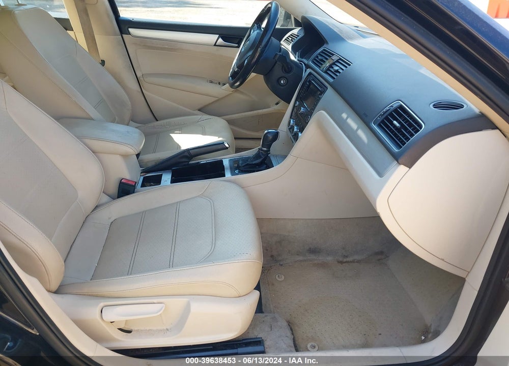 2012 VOLKSWAGEN PASSAT 2.5L SE VIN: 1VWBP7A30CC068921