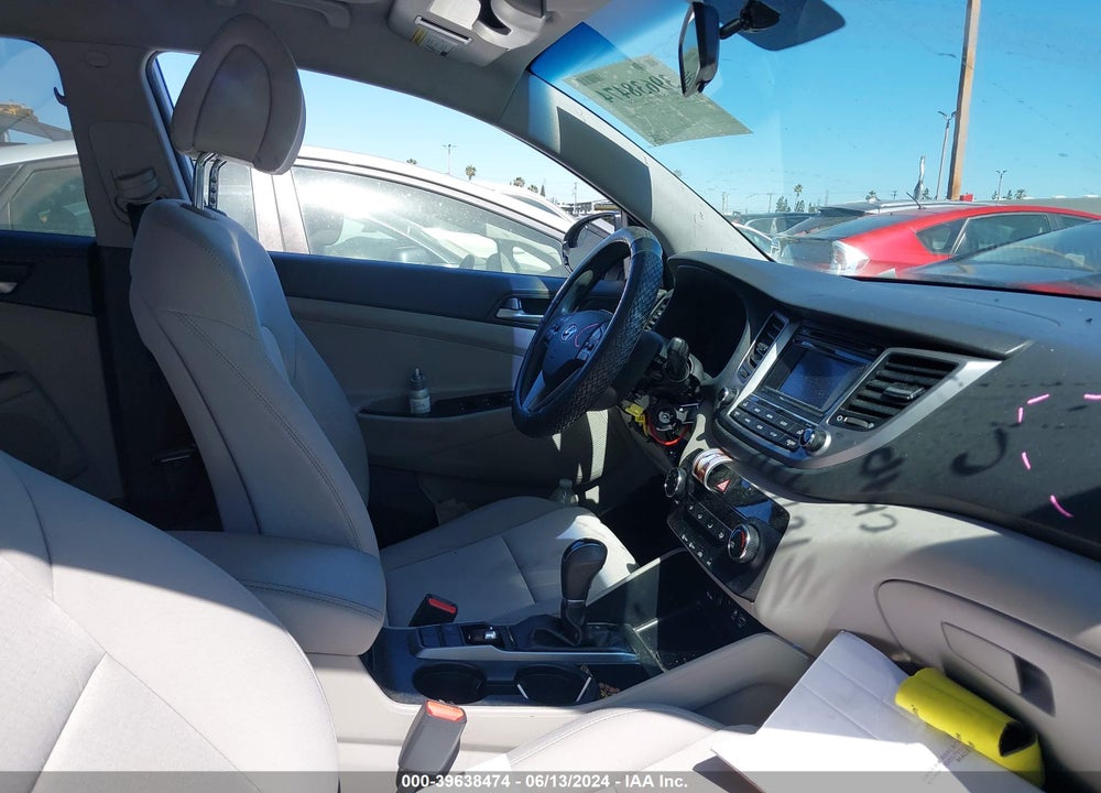 2017 HYUNDAI TUCSON SE VIN: KM8J23A4XHU408653