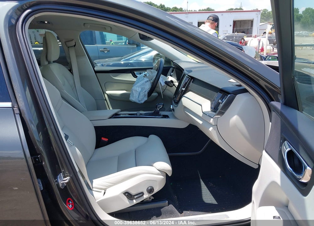 2018 VOLVO XC60 T6 INSCRIPTION VIN: LYVA22RL5JB122347