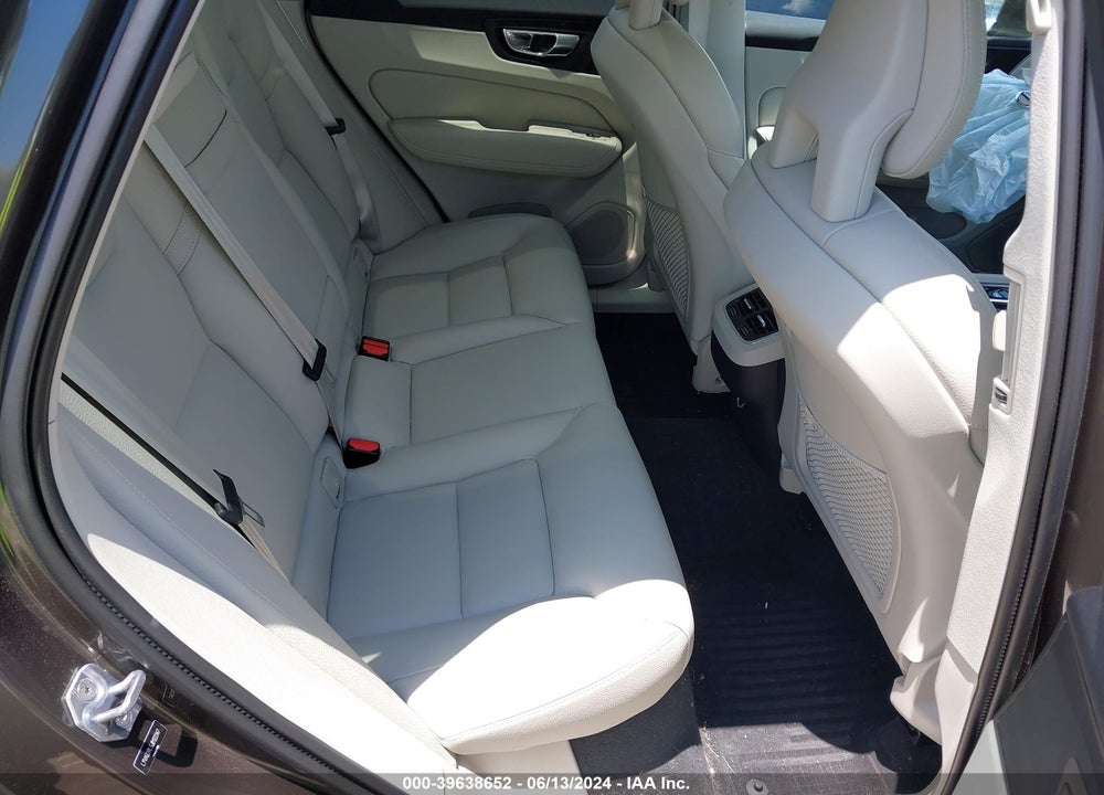 2018 VOLVO XC60 T6 INSCRIPTION VIN: LYVA22RL5JB122347