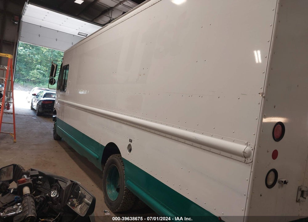 2014 FREIGHTLINER CHASSIS M LINE WALK-IN VAN VIN: 4UZAC2DV5ECFV1994