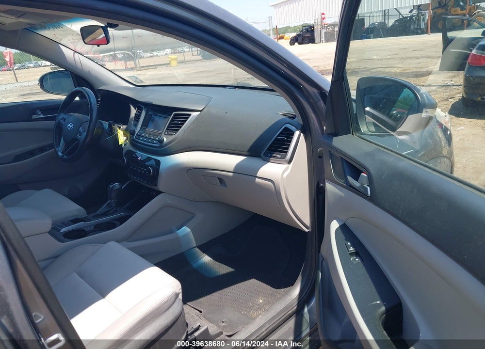 2016 HYUNDAI TUCSON SPORT VIN: KM8J33A22GU178021