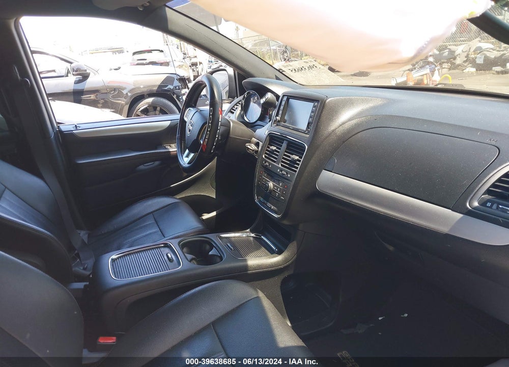 2016 DODGE GRAND CARAVAN VIN: 2C4RDGEG2GR329292