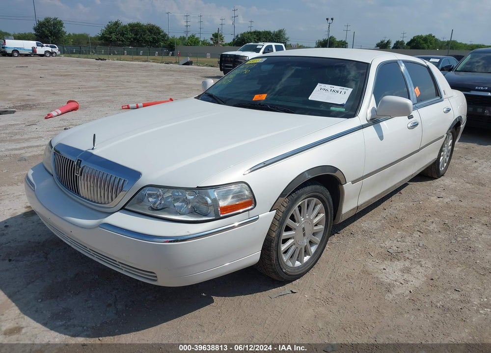 2003 LINCOLN TOWN CAR EXECUTIVE VIN: 1LNHM81W63Y643107