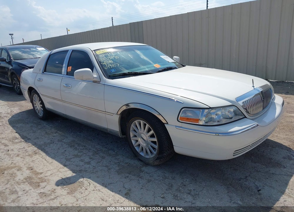 2003 LINCOLN TOWN CAR EXECUTIVE VIN: 1LNHM81W63Y643107