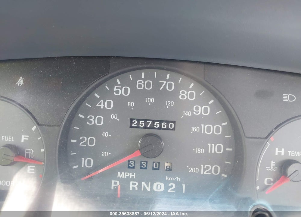 2002 MERCURY GRAND MARQUIS GS VIN: 2MEFM74W12X649444