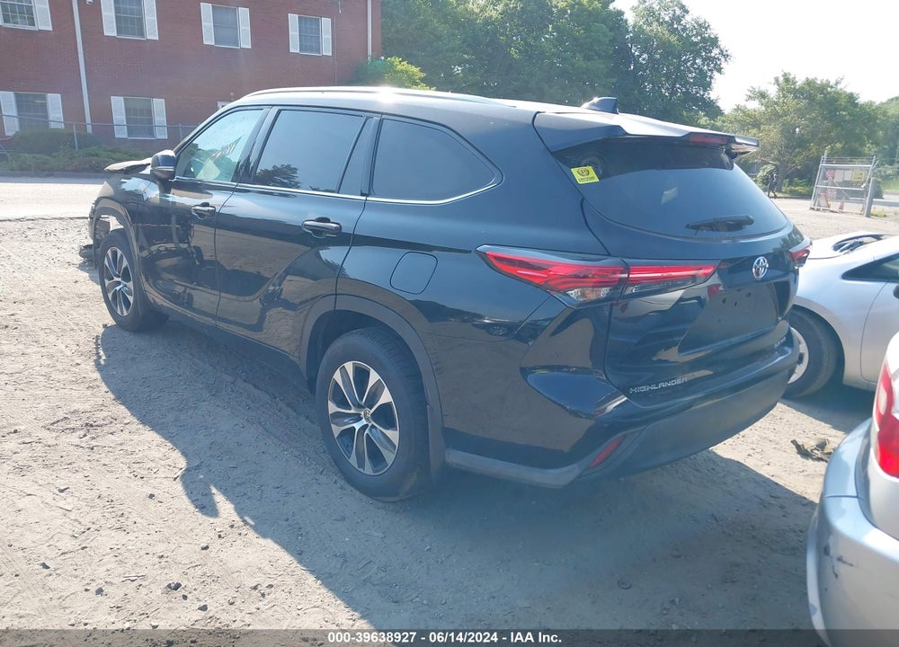 2021 TOYOTA HIGHLANDER XLE VIN: 5TDGZRBH4MS555290