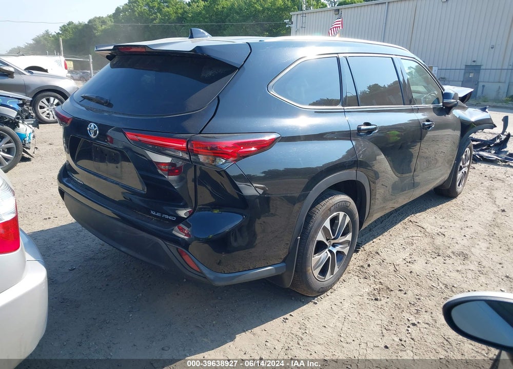 2021 TOYOTA HIGHLANDER XLE VIN: 5TDGZRBH4MS555290