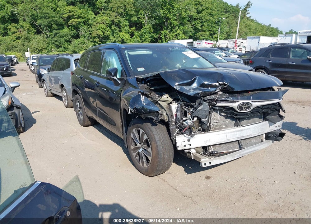2021 TOYOTA HIGHLANDER XLE VIN: 5TDGZRBH4MS555290