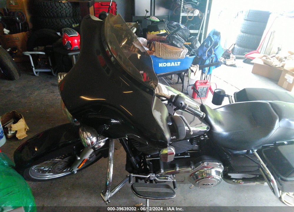 2011 HARLEY-DAVIDSON FLHX VIN: 1HD1KBM18BB678644