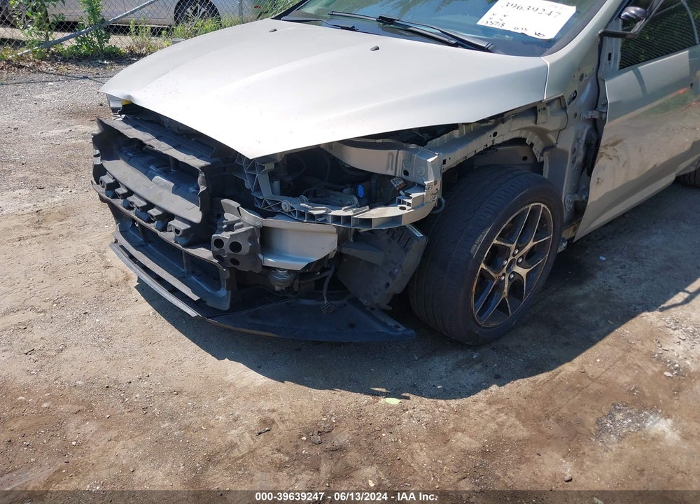 2015 FORD FOCUS SE VIN: 1FADP3F25FL273679