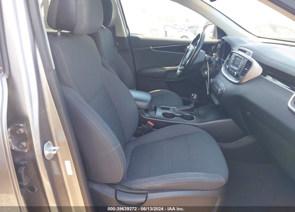 2016 KIA SORENTO 2.4L LX VIN: 5XYPG4A38GG043919