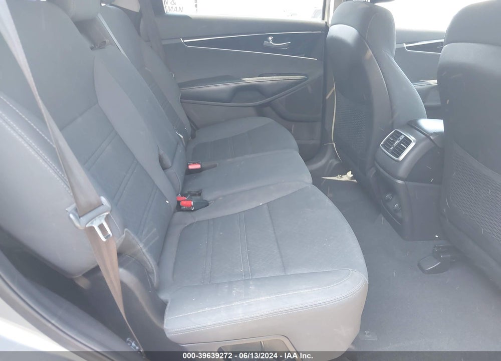 2016 KIA SORENTO 2.4L LX VIN: 5XYPG4A38GG043919