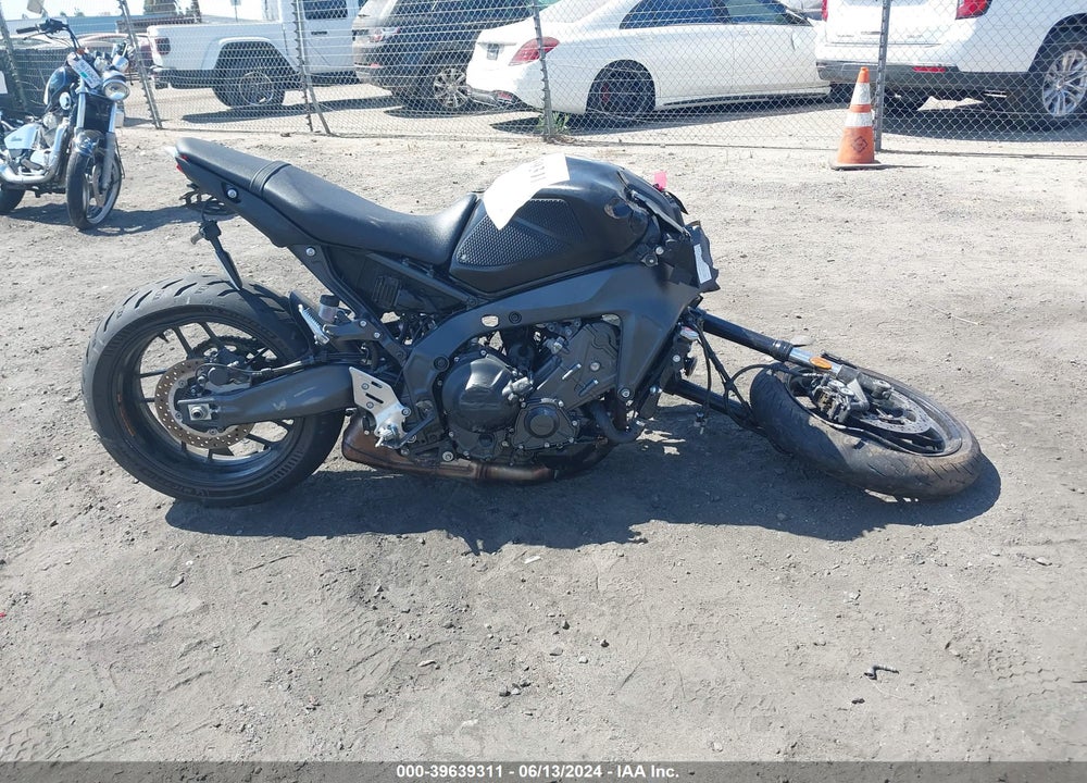 2022 YAMAHA MT09 C VIN: JYARN71Y3NA000593