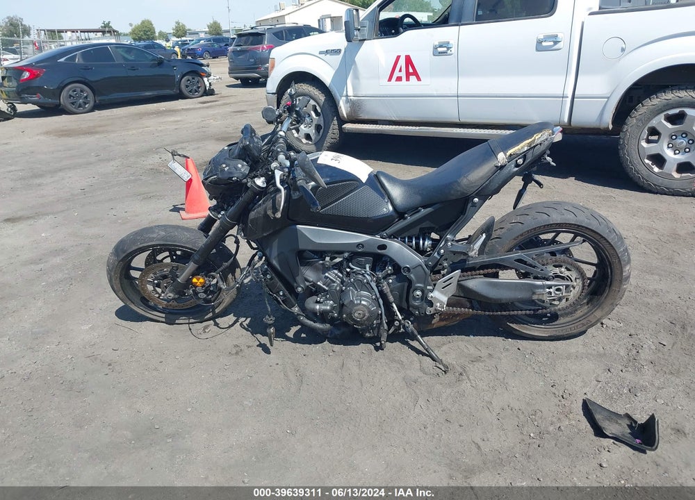 2022 YAMAHA MT09 C VIN: JYARN71Y3NA000593