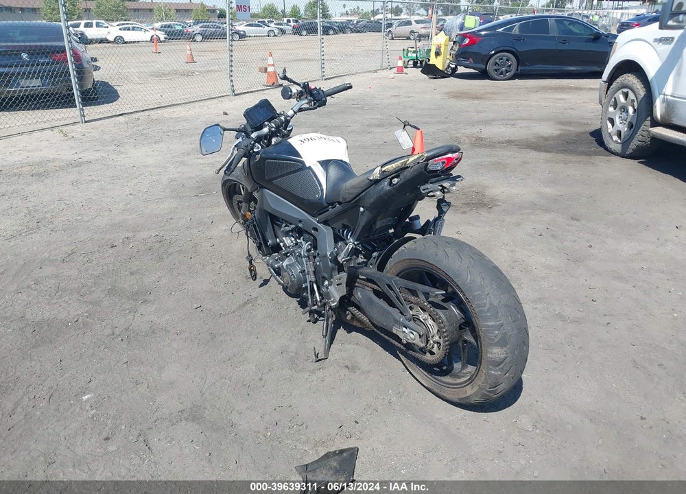 2022 YAMAHA MT09 C VIN: JYARN71Y3NA000593