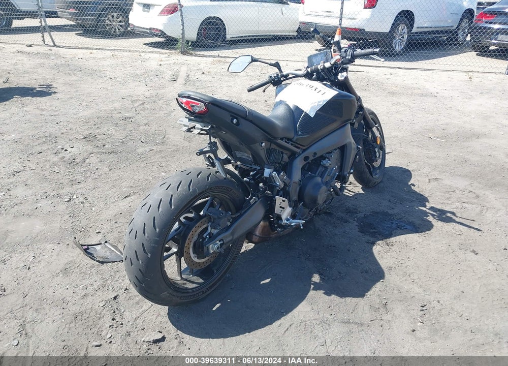 2022 YAMAHA MT09 C VIN: JYARN71Y3NA000593