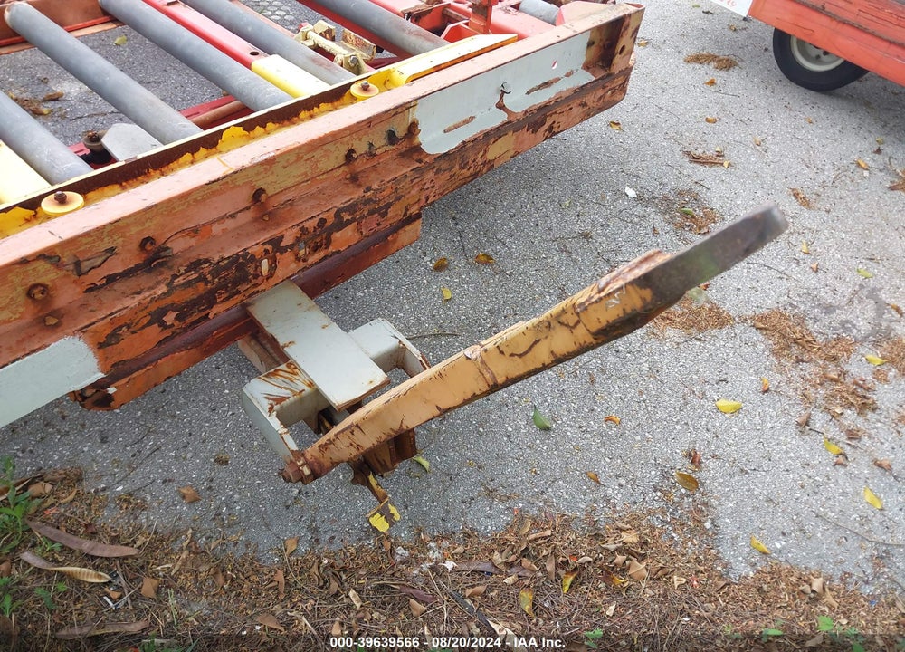 2004 EQUIPMENT GSE A05165D VIN: 00000000000168498
