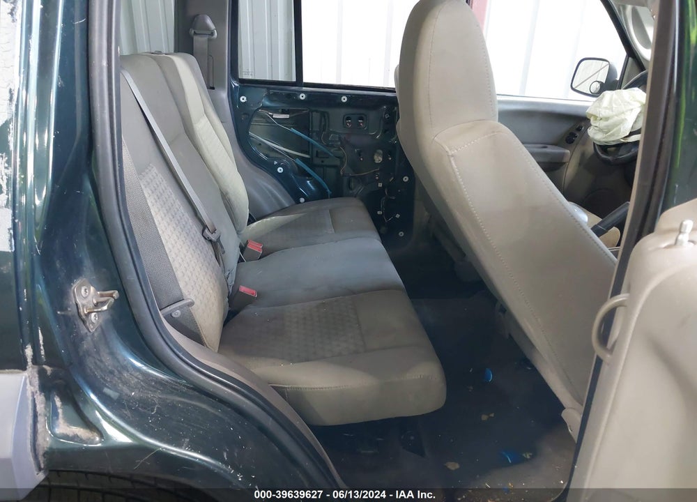 2005 JEEP LIBERTY SPORT VIN: 1J4GK48K55W560178