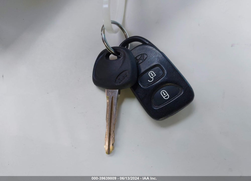 2012 HYUNDAI SANTA FE GLS VIN: 5XYZGDAB7CG114649