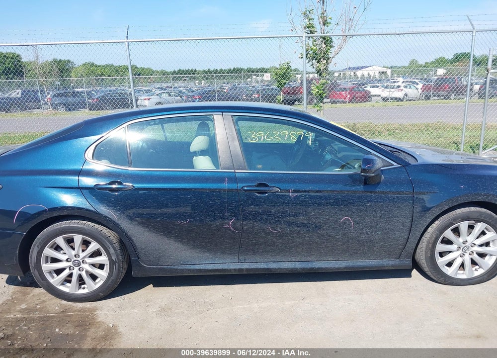 2018 TOYOTA CAMRY LE VIN: 4T1B11HK4JU656399