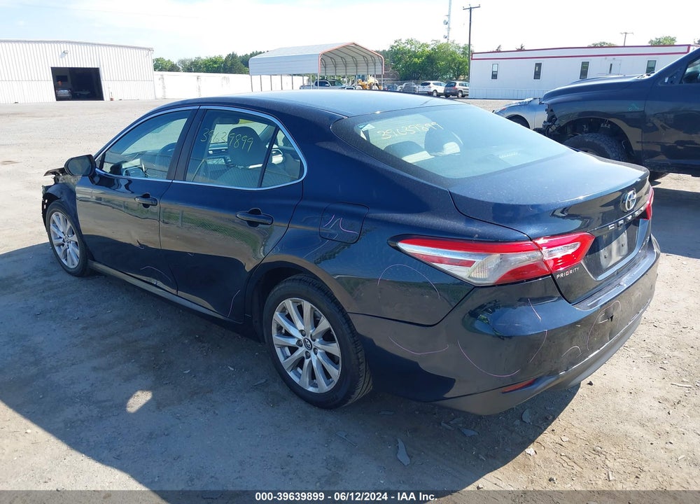 2018 TOYOTA CAMRY LE VIN: 4T1B11HK4JU656399