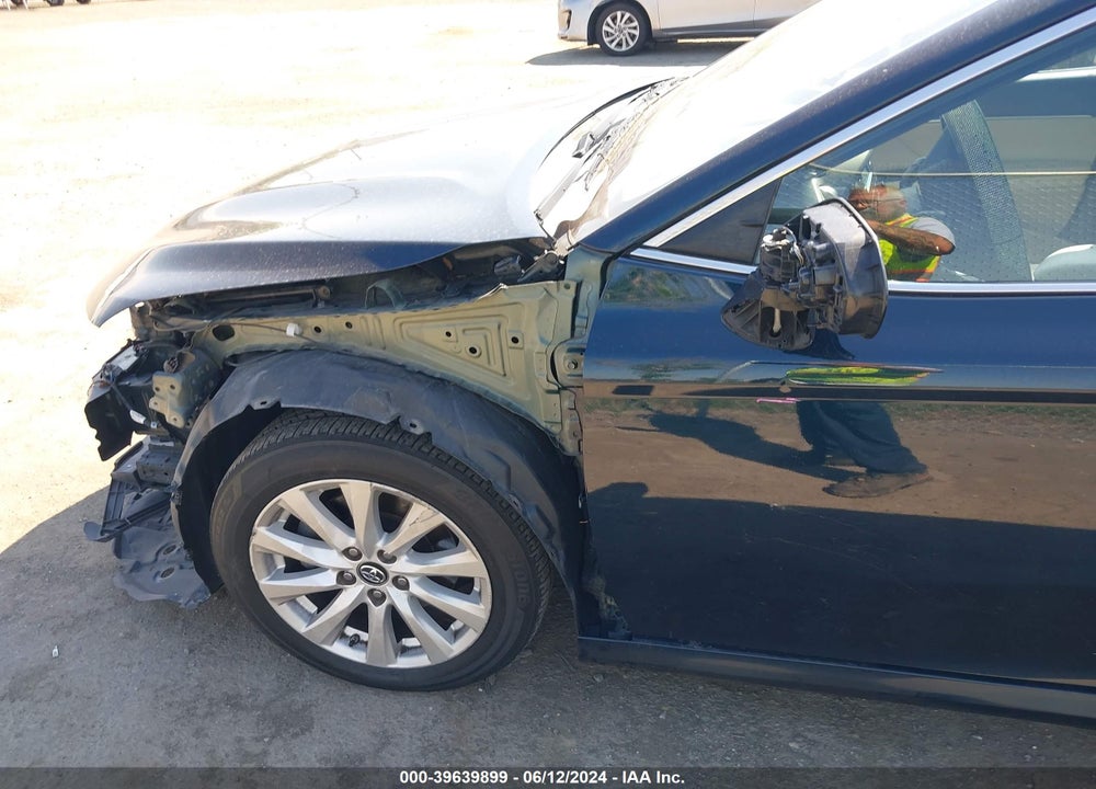 2018 TOYOTA CAMRY LE VIN: 4T1B11HK4JU656399