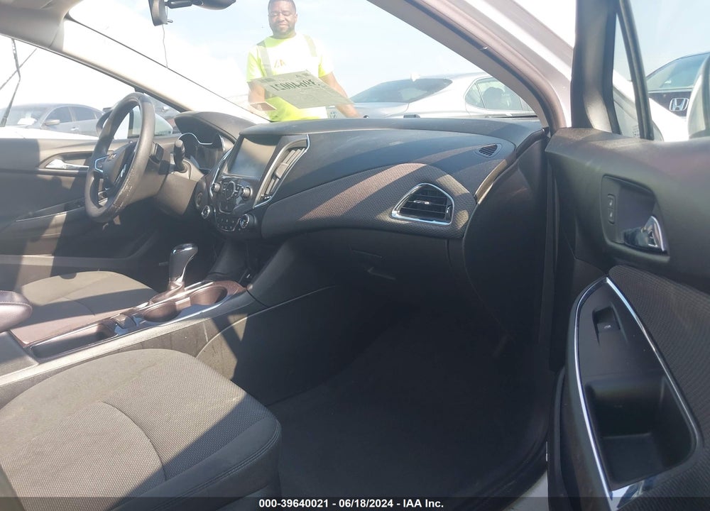 2018 CHEVROLET CRUZE LT AUTO VIN: 1G1BE5SM0J7214530