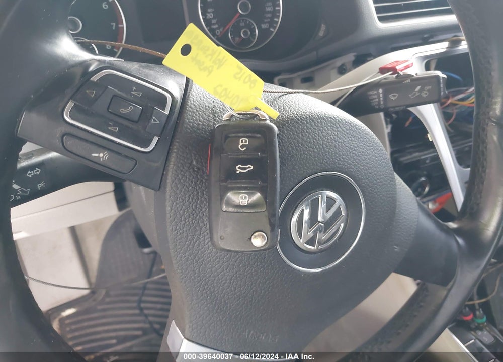 2015 VOLKSWAGEN PASSAT VIN: 1VWAS7A3XFC118318
