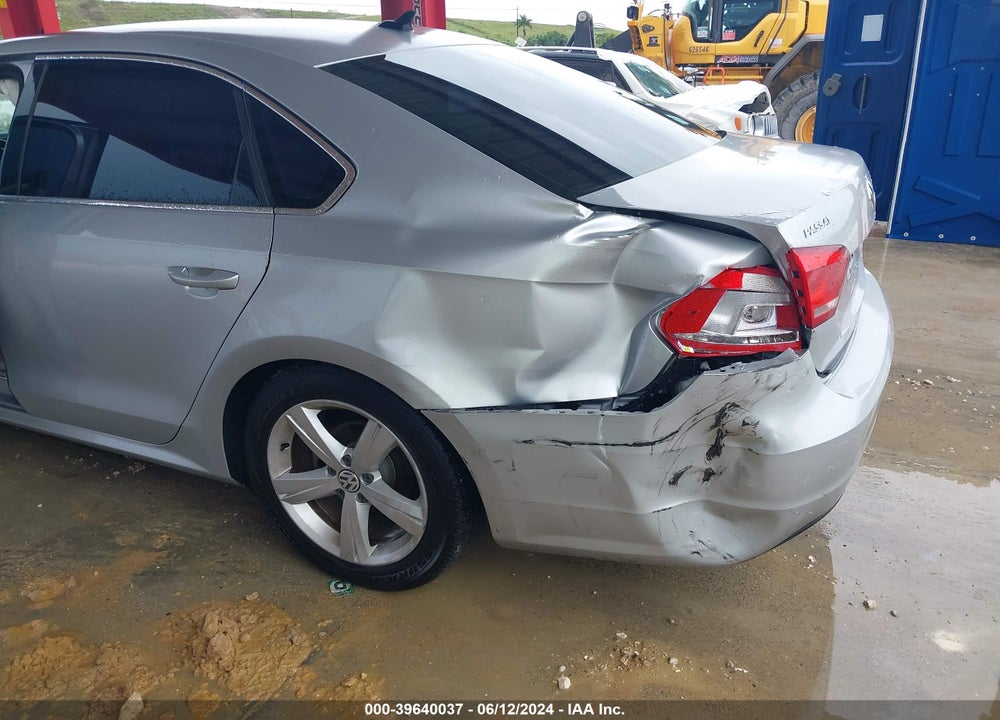 2015 VOLKSWAGEN PASSAT VIN: 1VWAS7A3XFC118318