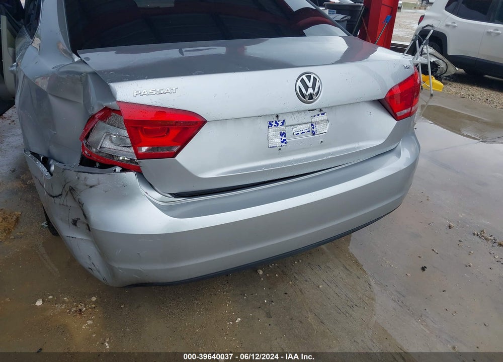 2015 VOLKSWAGEN PASSAT VIN: 1VWAS7A3XFC118318