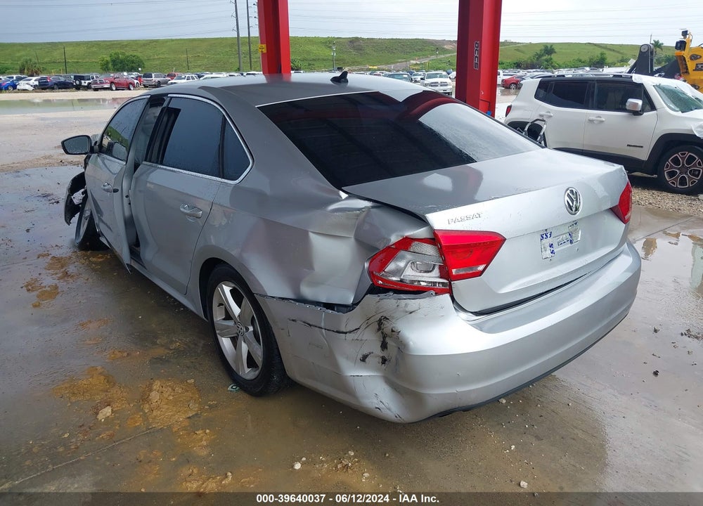 2015 VOLKSWAGEN PASSAT VIN: 1VWAS7A3XFC118318