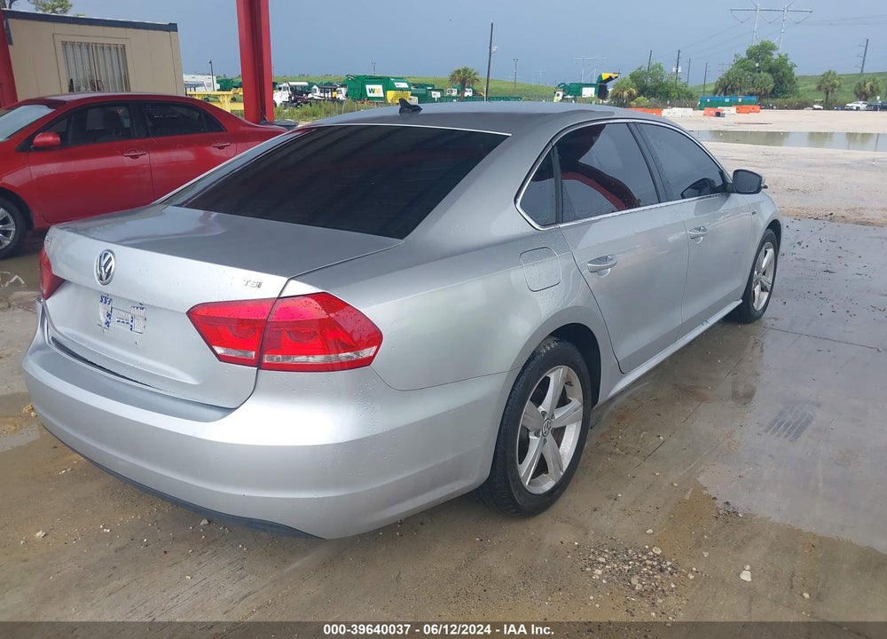 2015 VOLKSWAGEN PASSAT VIN: 1VWAS7A3XFC118318