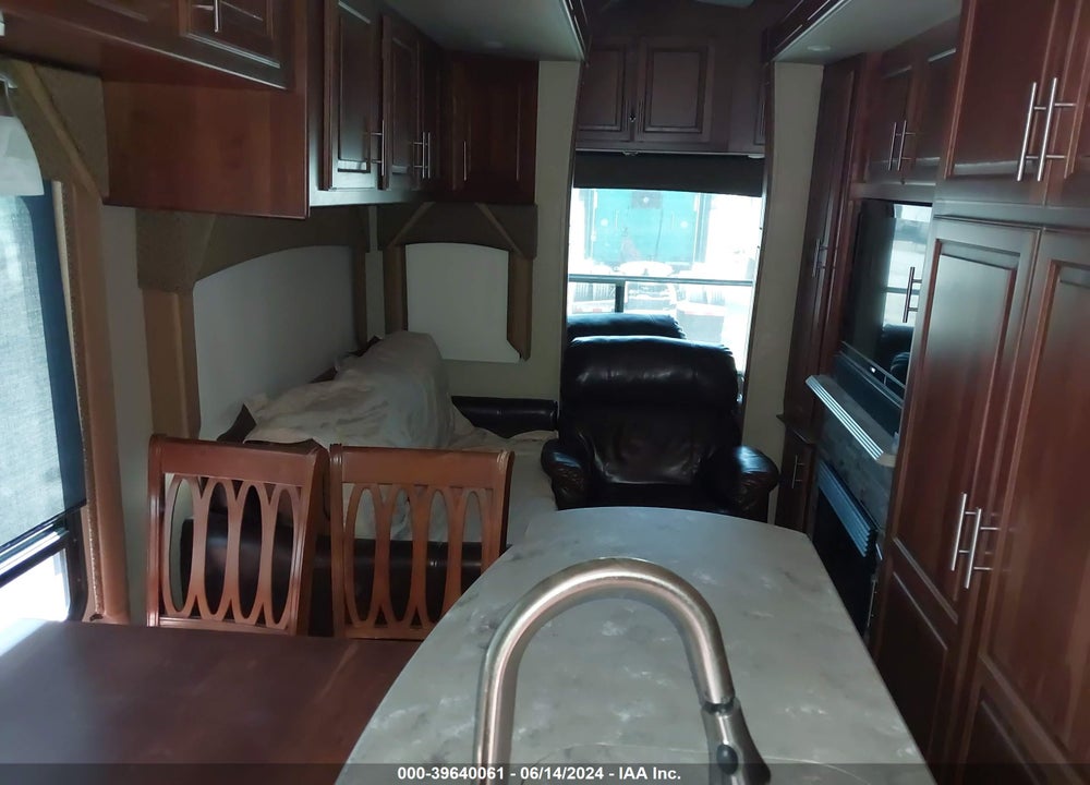 2013 DYNAMAX TRILOGY 3850RL VIN: 5ZT3TL4B9DC000101