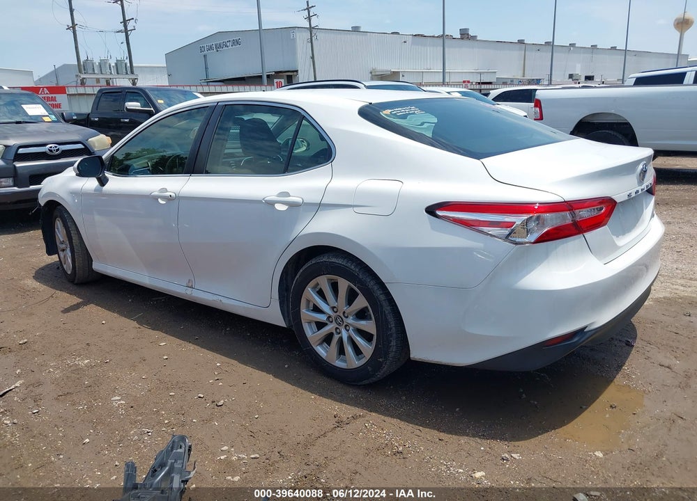 2018 TOYOTA CAMRY LE VIN: JTNB11HK9J3033396