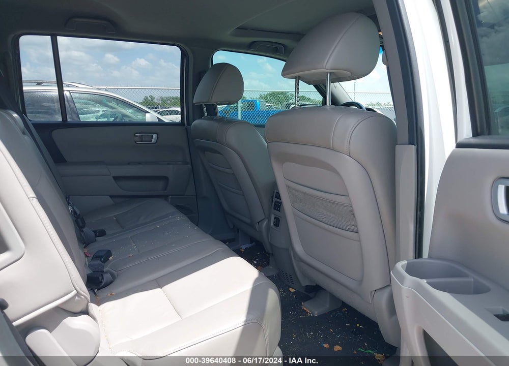 2011 HONDA PILOT EX-L VIN: 5FNYF3H51BB006767