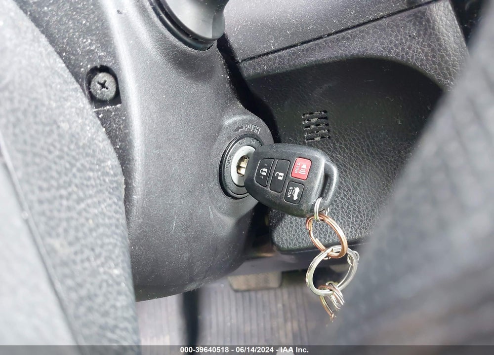 2018 TOYOTA COROLLA LE VIN: 2T1BURHE8JC016472