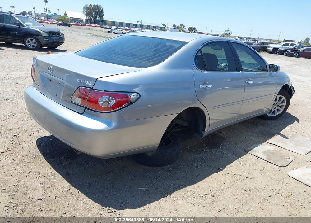 2002 LEXUS ES 300 VIN: JTHBF30G820084527
