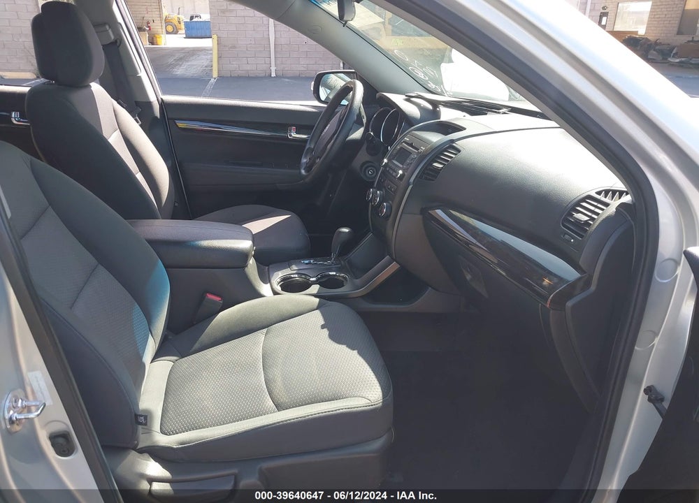 2012 KIA SORENTO LX V6 VIN: 5XYKT4A29CG297503