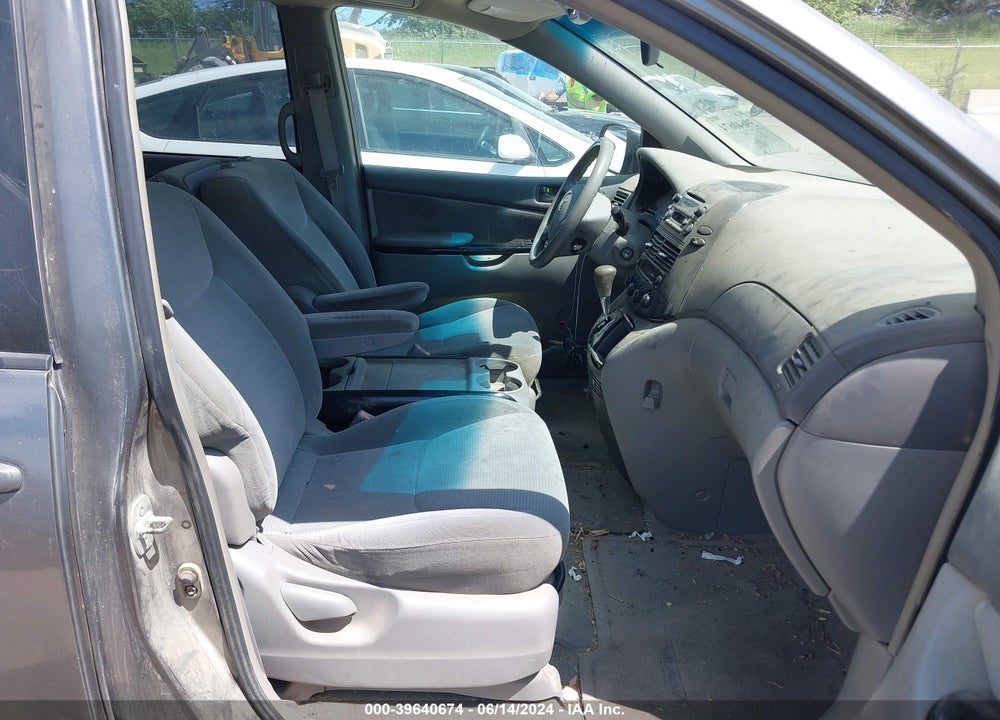 2004 TOYOTA SIENNA LE VIN: 5TDZA23C74S150020