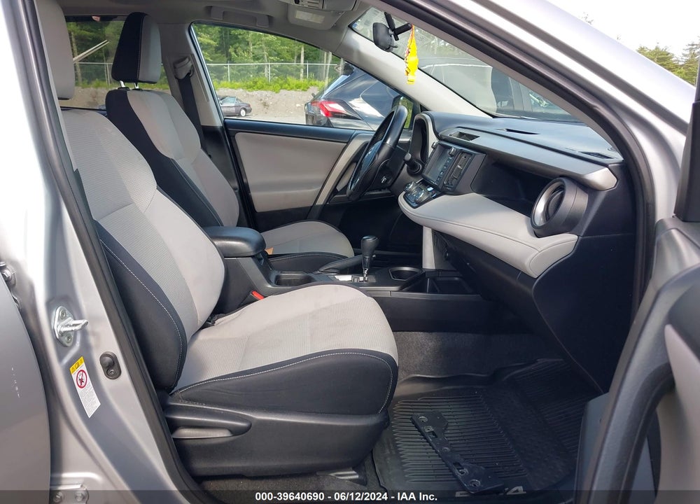 2016 TOYOTA RAV4 XLE VIN: 2T3RFREV6GW526296