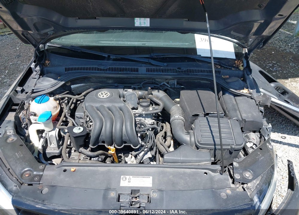 2011 VOLKSWAGEN JETTA 2.0L S VIN: 3VW2K7AJ0BM058092