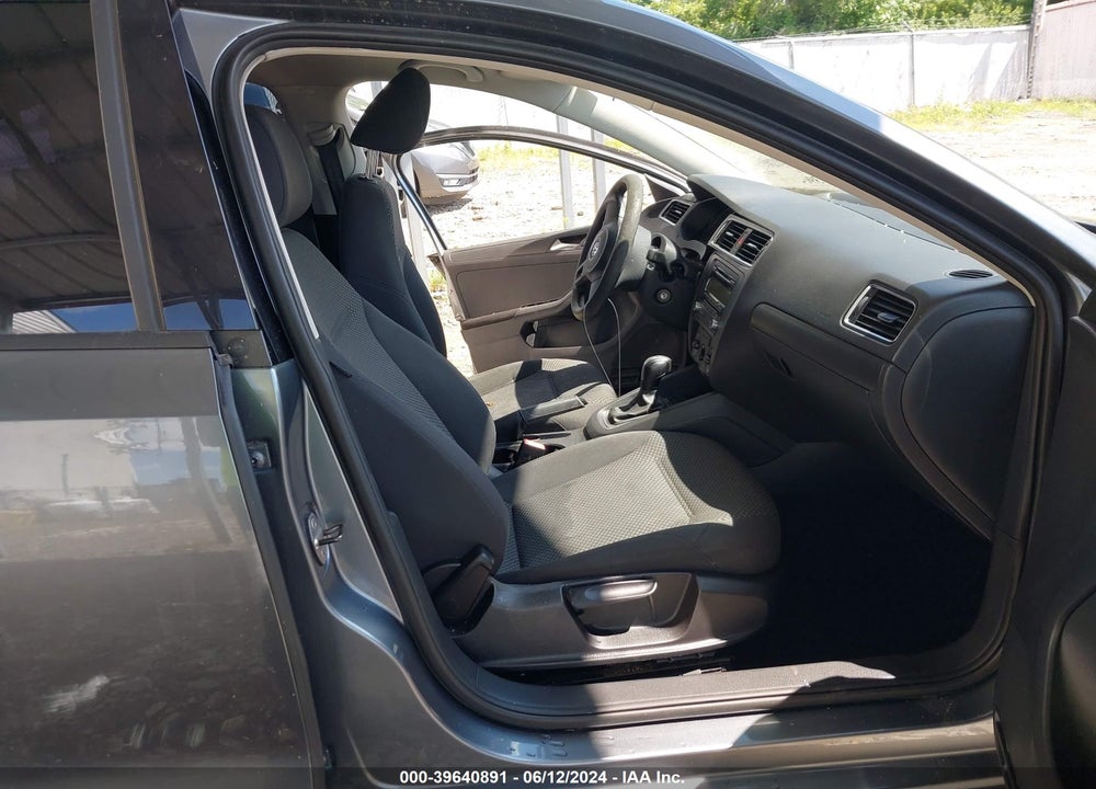 2011 VOLKSWAGEN JETTA 2.0L S VIN: 3VW2K7AJ0BM058092