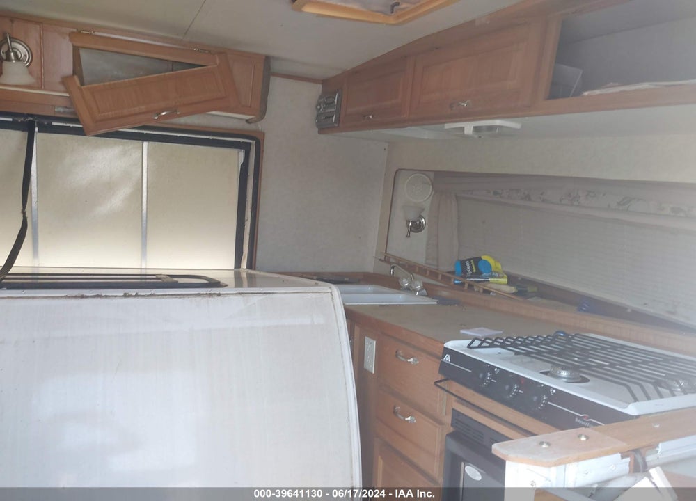 2005 HI LO TRAVEL TRLR VIN: 1H0T1CN215A055841