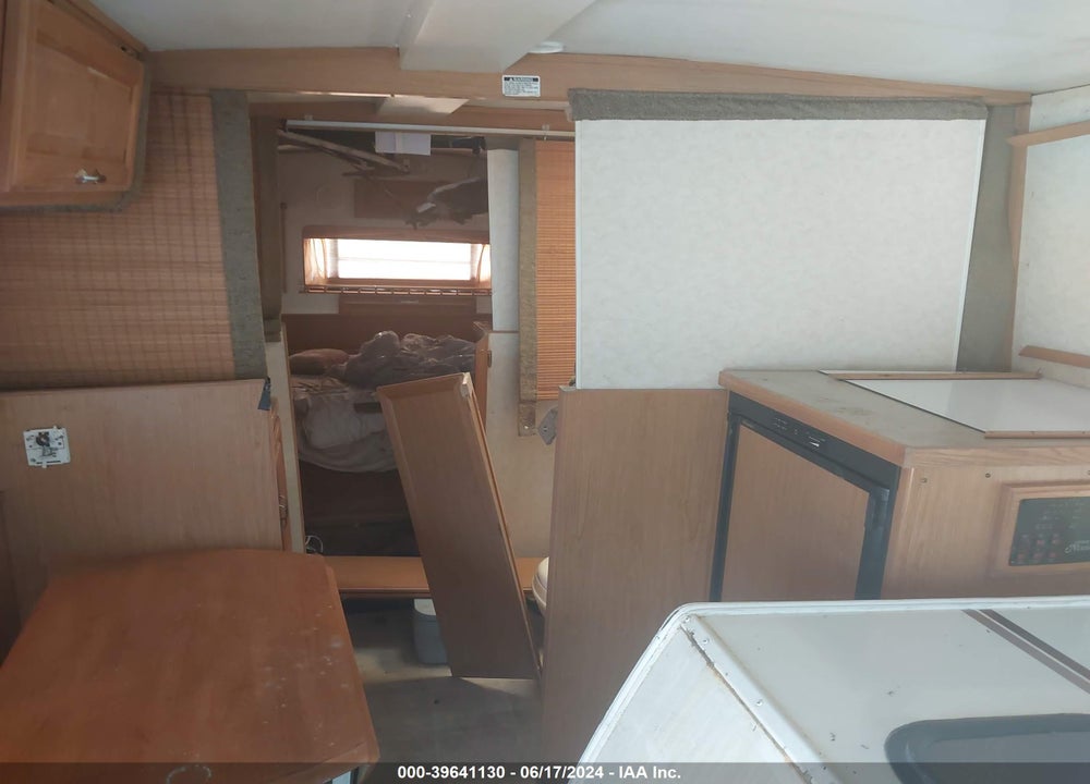 2005 HI LO TRAVEL TRLR VIN: 1H0T1CN215A055841